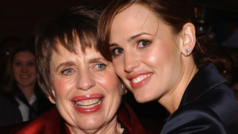 Jennifer Garner hugging her mother