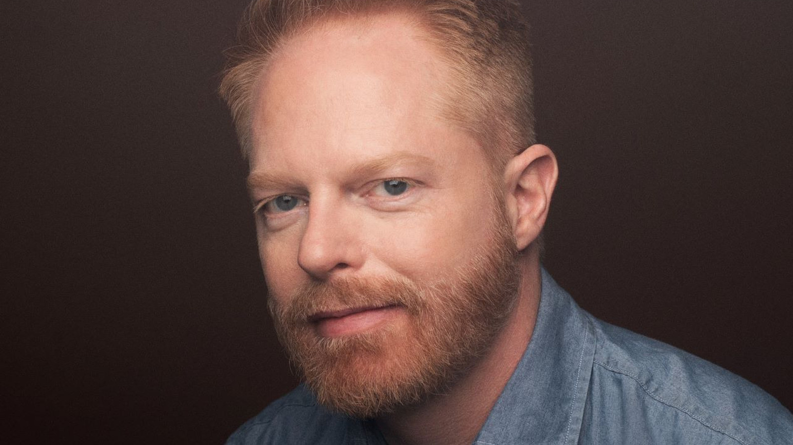 Jesse Tyler Ferguson’s New ‘Dinner’s On Me’ Podcast Brings You To Celebs’ Fave Trendy Spots – Exclusive Interview