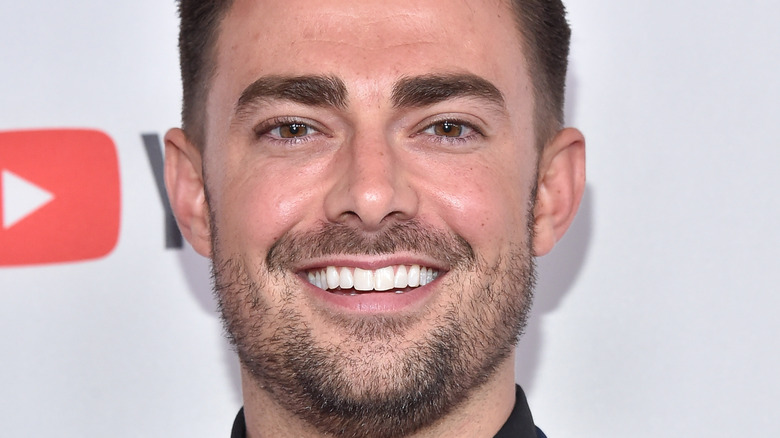 Jonathan Bennett smiling