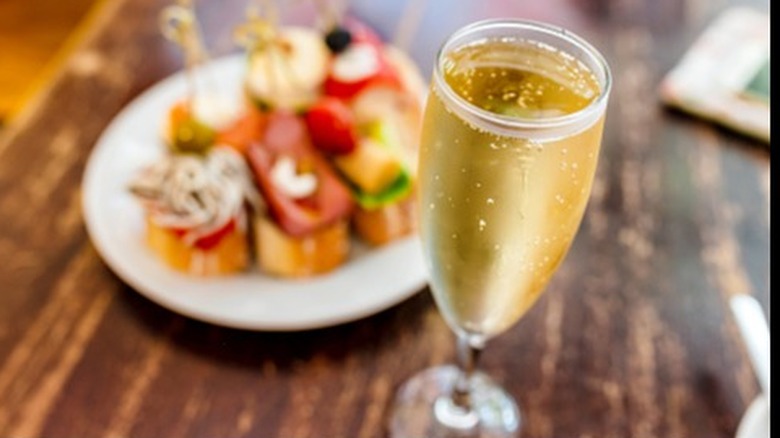 A glass of cava wine with tapas