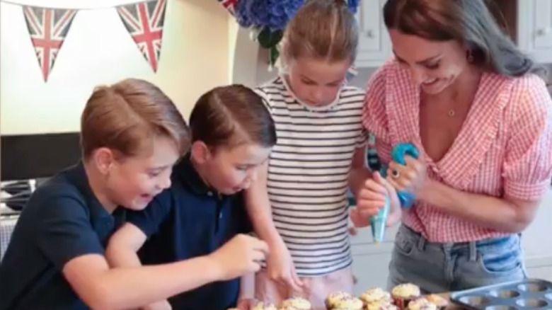 kate middleton baking with kids