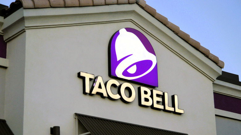 Taco Bell storefront