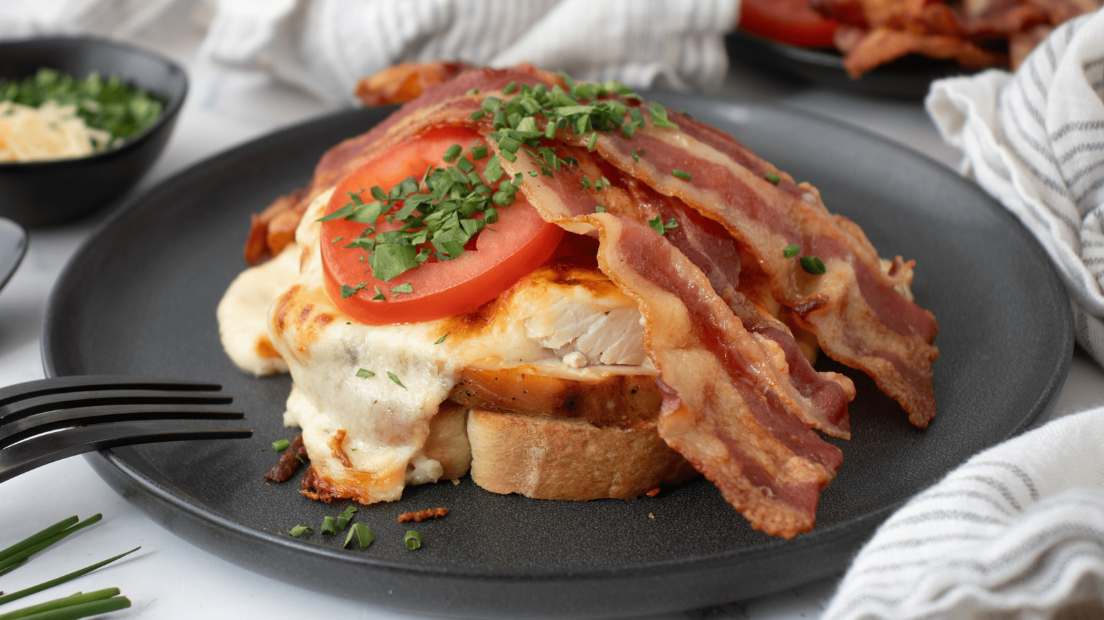 <a href="https://www.mashed.com/1749775/kentucky-hot-brown-sandwich-recipe/" target="_blank">Kentucky Hot Brown Sandwich Recipe</a>