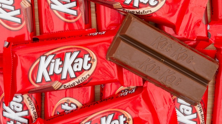 wrapped and unwrapped Kit Kat bars