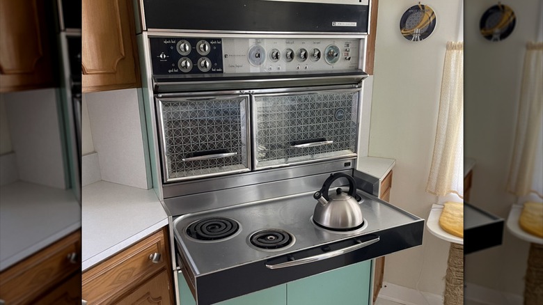 Frigidaire Flair with tea kettle