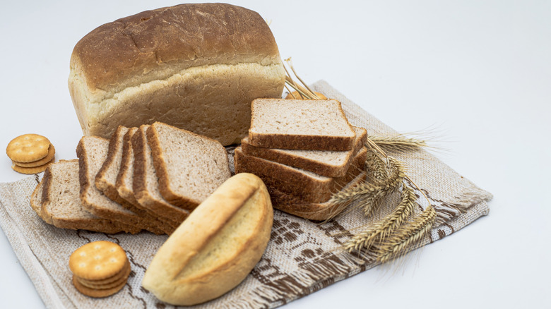 Bread and crackers on towel