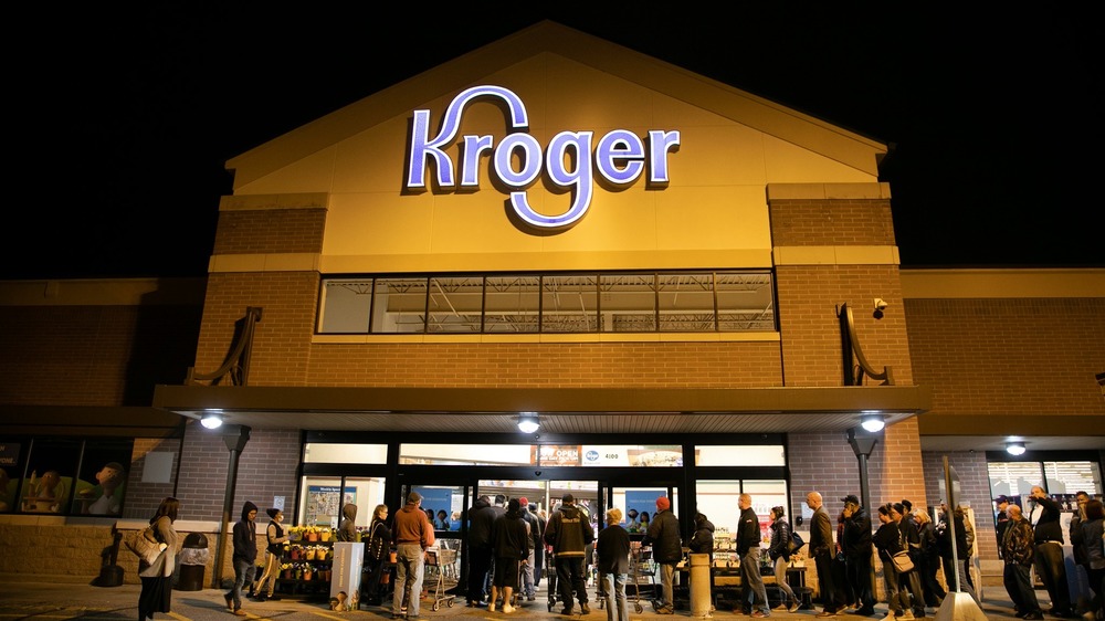 kroger grocery store sign and facade