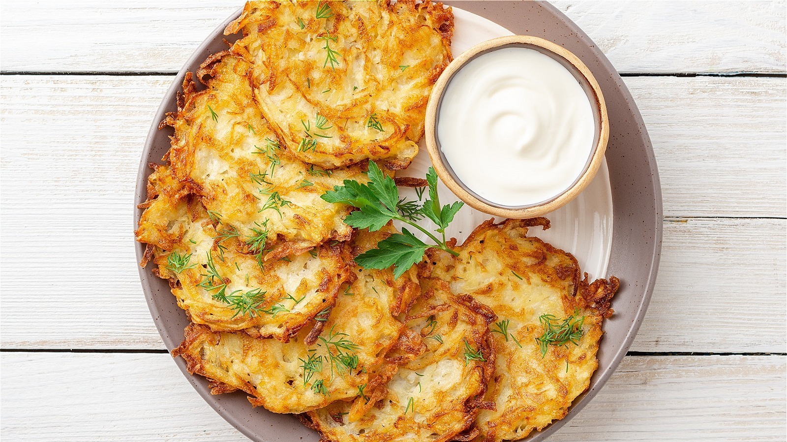 https://www.mashed.com/img/gallery/kugel-and-latkes-are-more-similar-than-you-might-think/l-intro-1637698487.jpg