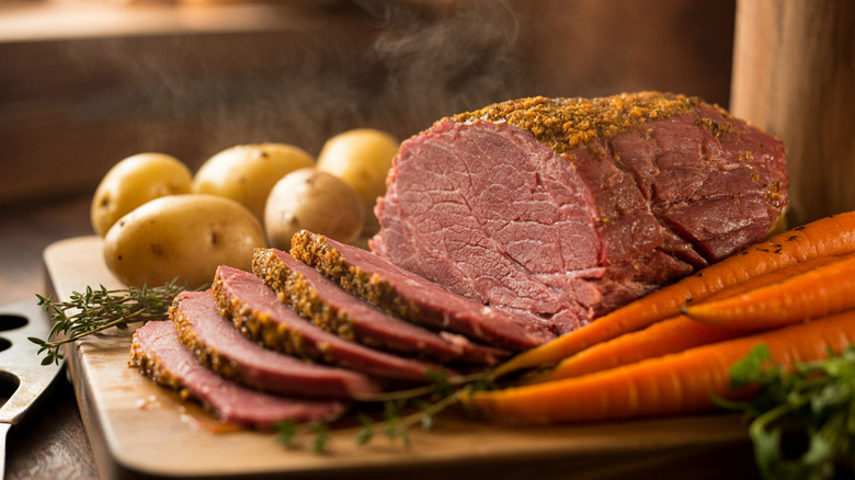 Corned beef with carrots and potatoes