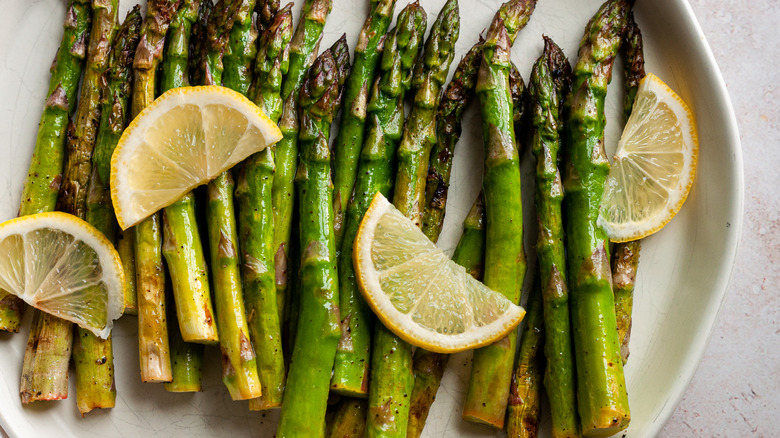 Lemony Grilled Asparagus on plate 