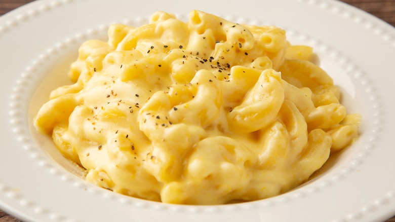 bowl of macaroni and cheese