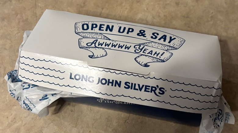 Long John Silver's branded food wing box