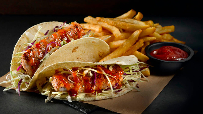 grilled salmon tacos fries