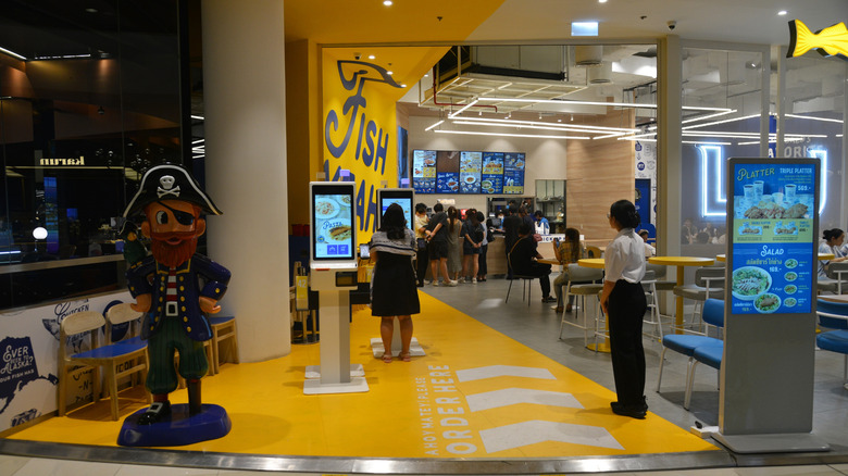 Long John Silver's interior