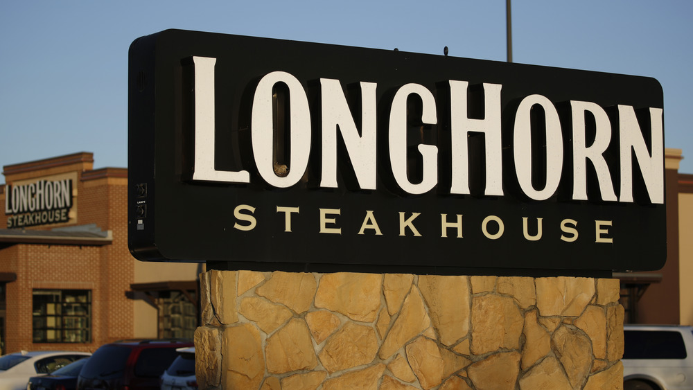 Longhorn Steakhouse sign