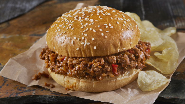 Sloppy joe with chips