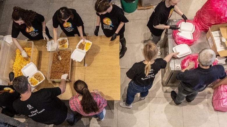 Packaging food for Ukrainian refugees