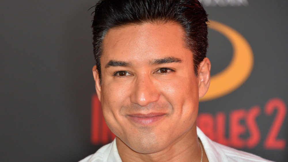 Mario Lopez on red carpet