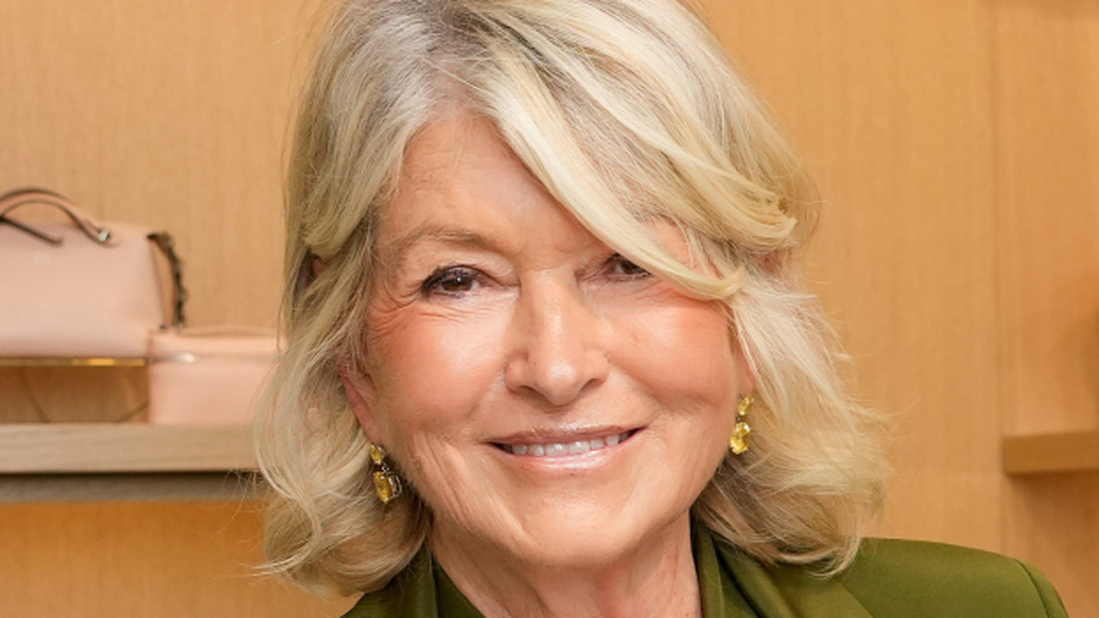 <a href="https://www.mashed.com/2081767/chef-martha-stewart-chicken-prep-tip-for-crispiness/" target="_blank">Martha Stewart’s Chef Prep Tip To Boost Chicken Crispiness</a>