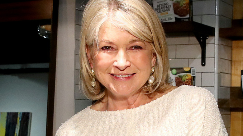 martha stewart kitchen, baking cake