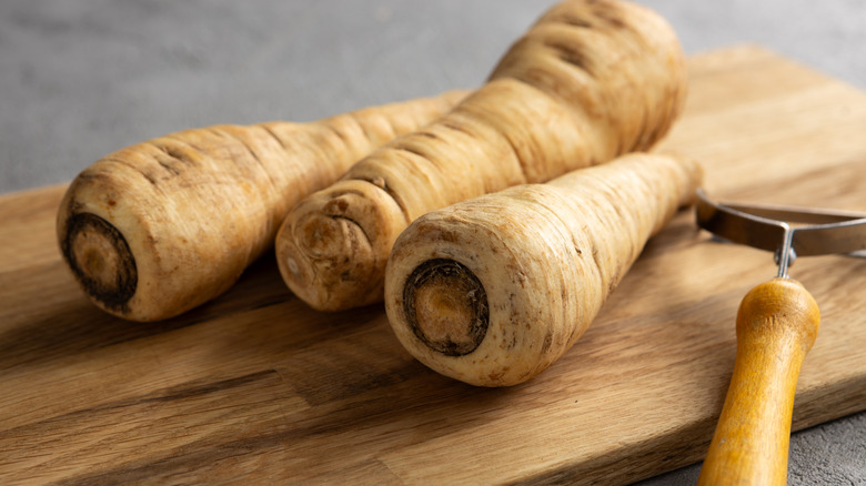 Cutting board with parsnips