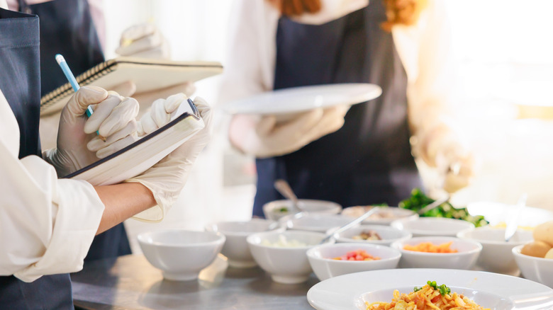 students in culinary school