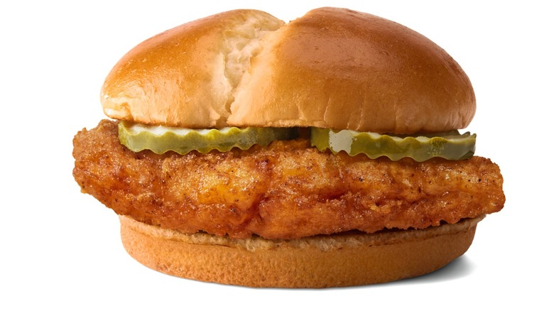 Chicken sandwich with toppings