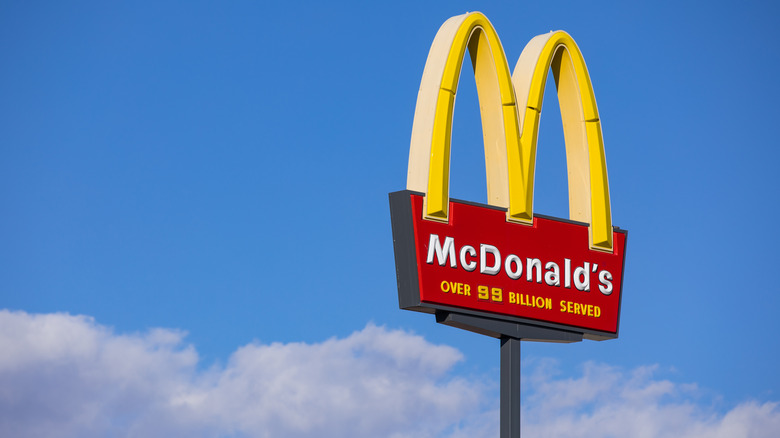 A McDonad's sign against blue sky