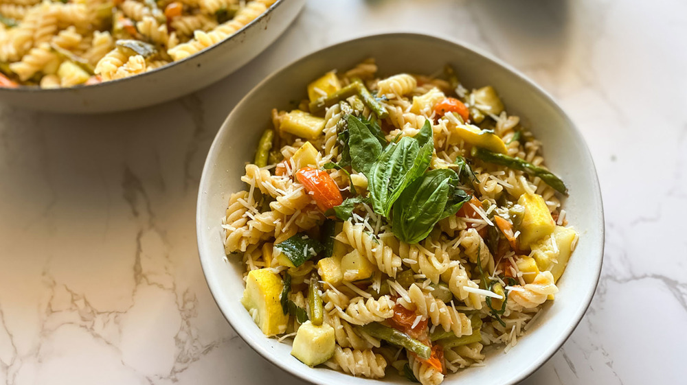 bowl of pasta primavera