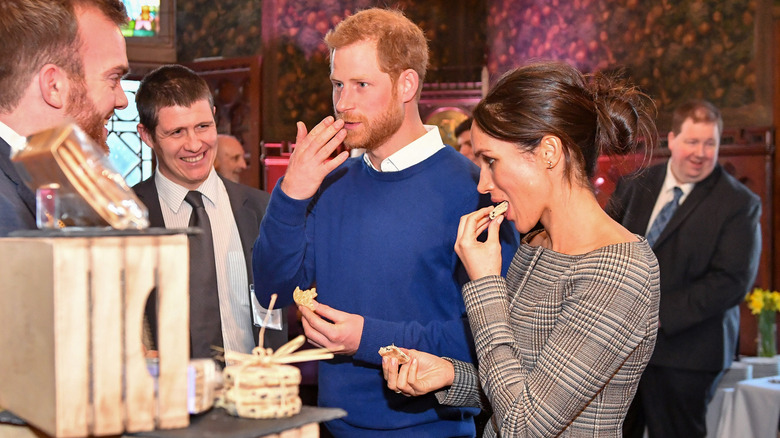 meghan markle eating cake with prince harry