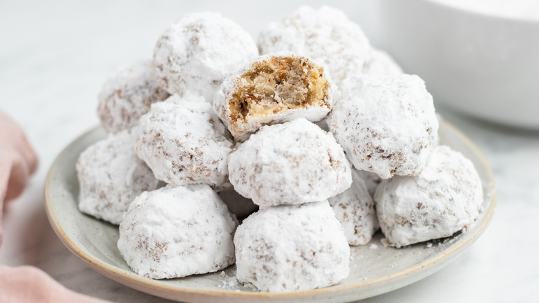 Mexican wedding cookies on plate 