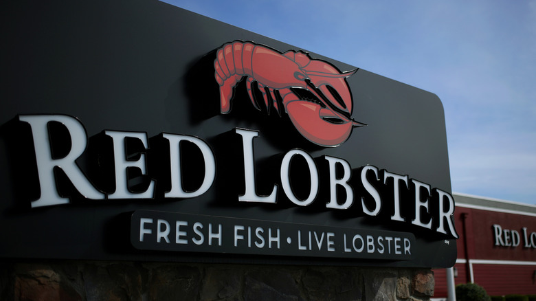 Red Lobster restaurant sign