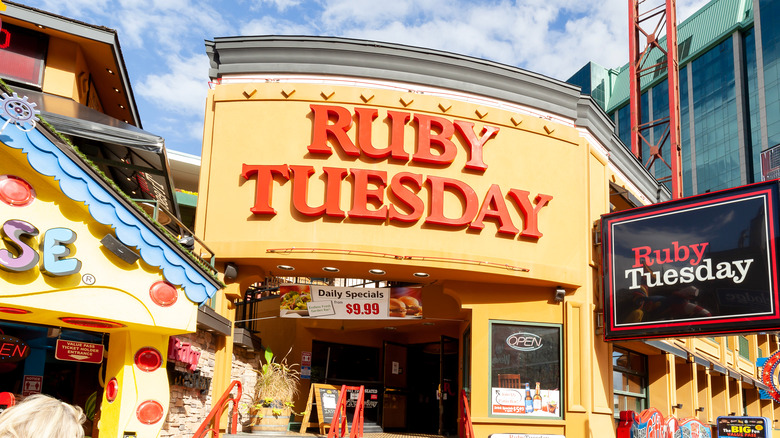 Ruby Tuesday restaurant