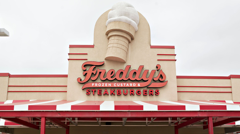 Freddy's Frozen Custard & Steakburgers Vegan Food & Drinks [2023 Menu &  Options]