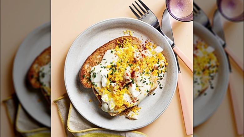 eggs a la goldenrod