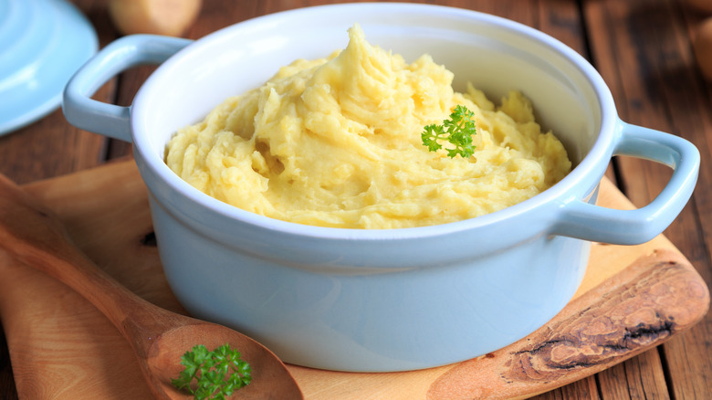 Mashed potatoes in white pot