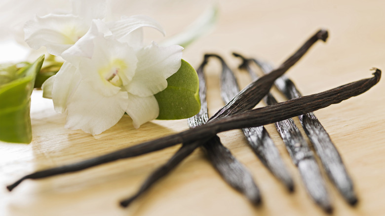 vanilla beans and flowers