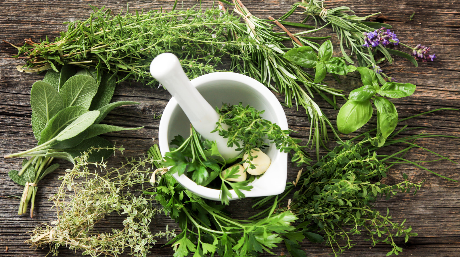 Mistakes Everyone Makes When Cooking With Fresh Herbs Mistakes Everyone Makes When Cooking With Fresh Herbs