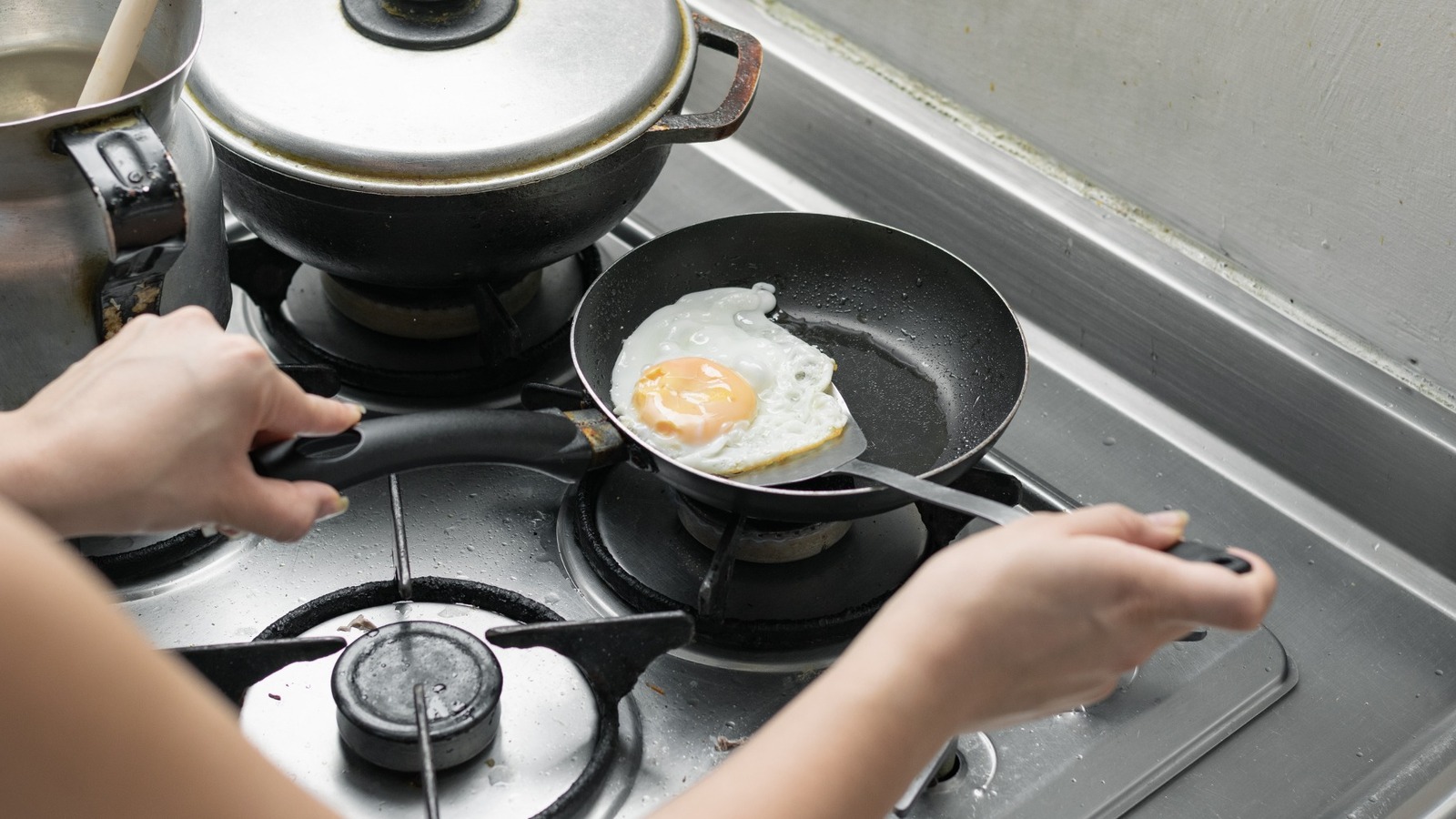Mistakes Everyone Makes When Flipping Eggs