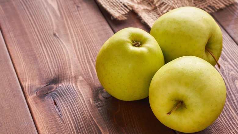 Golden delicious apples