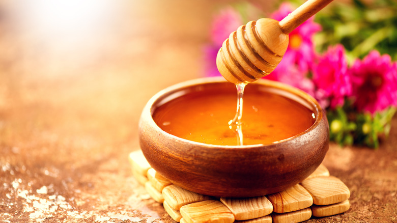bowl of honey 