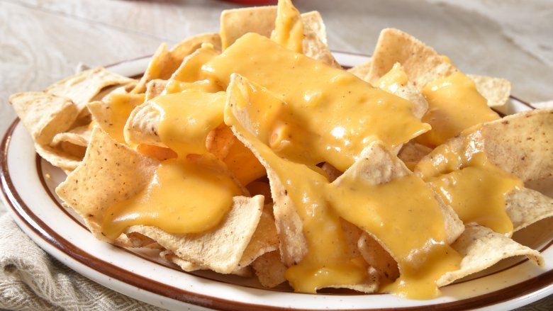 nachos with cheese sauce