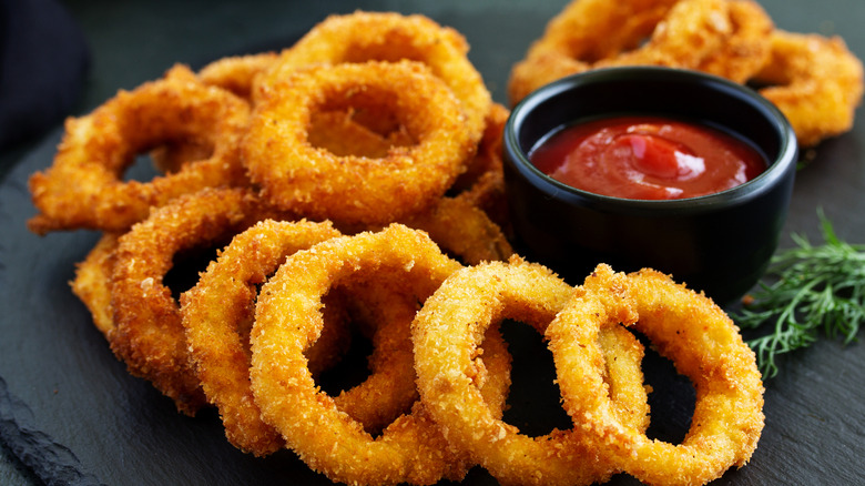 Onion rings and ketchup