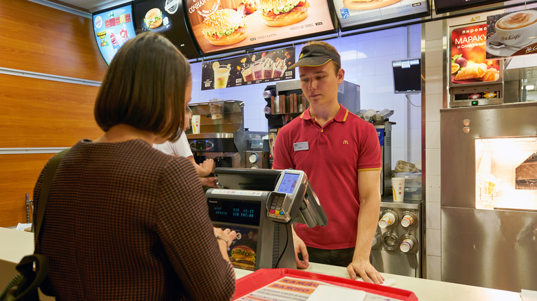 มีคนสั่งซื้อที่ McDonald's