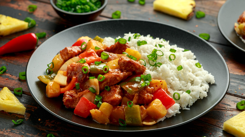 sweet and sour chicken with white rice