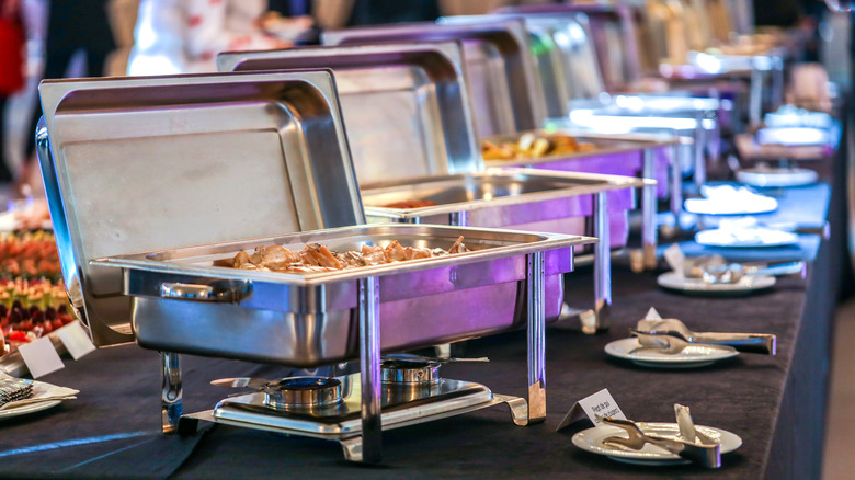  chafing dishes