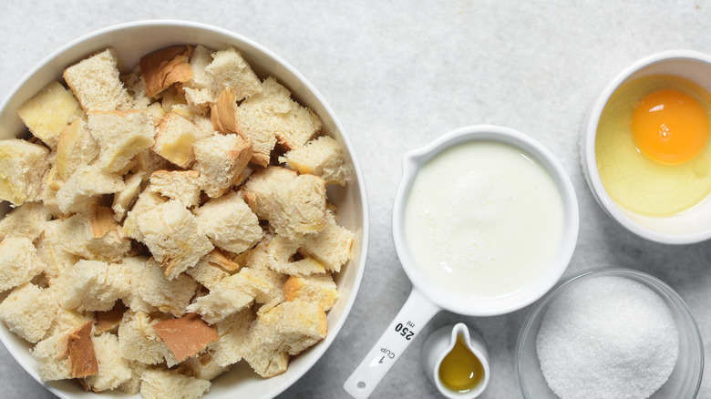 Cubed bread for bread pudding