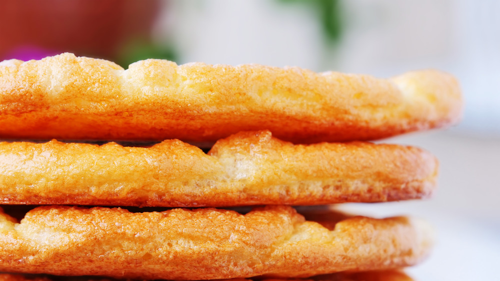 Flat cloud bread rolls