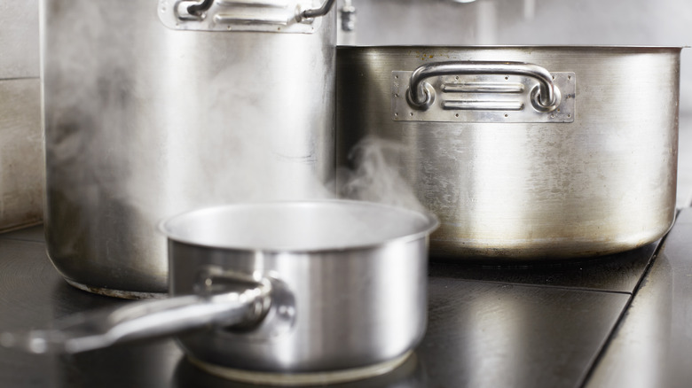 9 Mistakes Everyone Makes When Cooking On An Electric Stove Top
