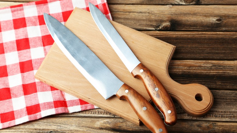 12 Things You Should Never-Ever Do With Your Kitchen Knives